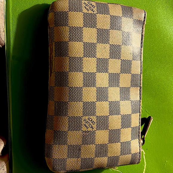 Small/medium cosmetic bag Louis Vuitton  cream color - Picture 1 of 6